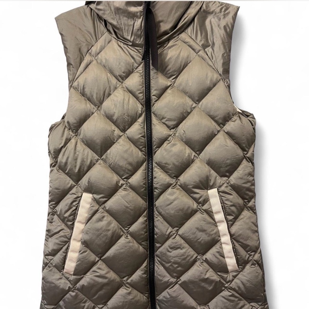 Lululemon “The Fluffiest” Reversible Vest – Women’s XS – Cashew / Coast Camo